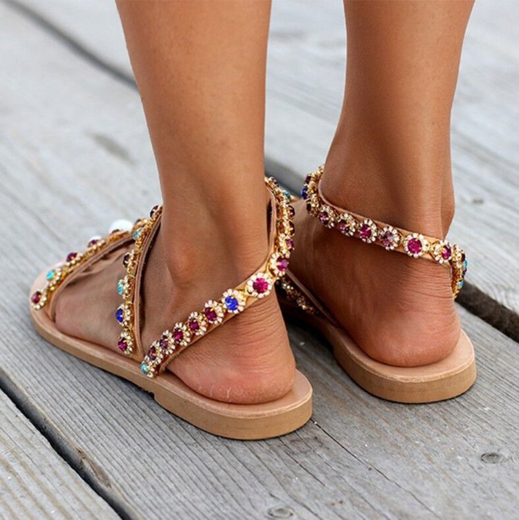 Flat flower-covered toe sandals