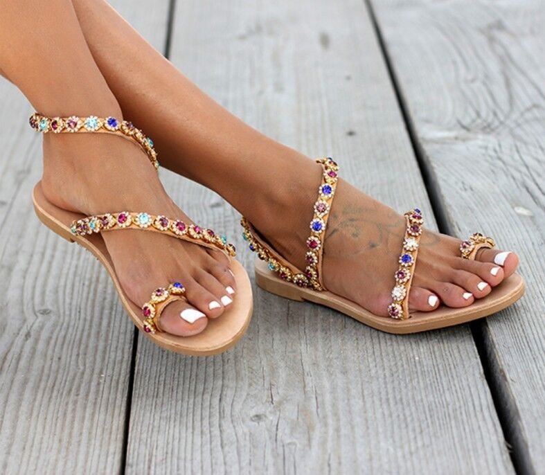 Flat flower-covered toe sandals